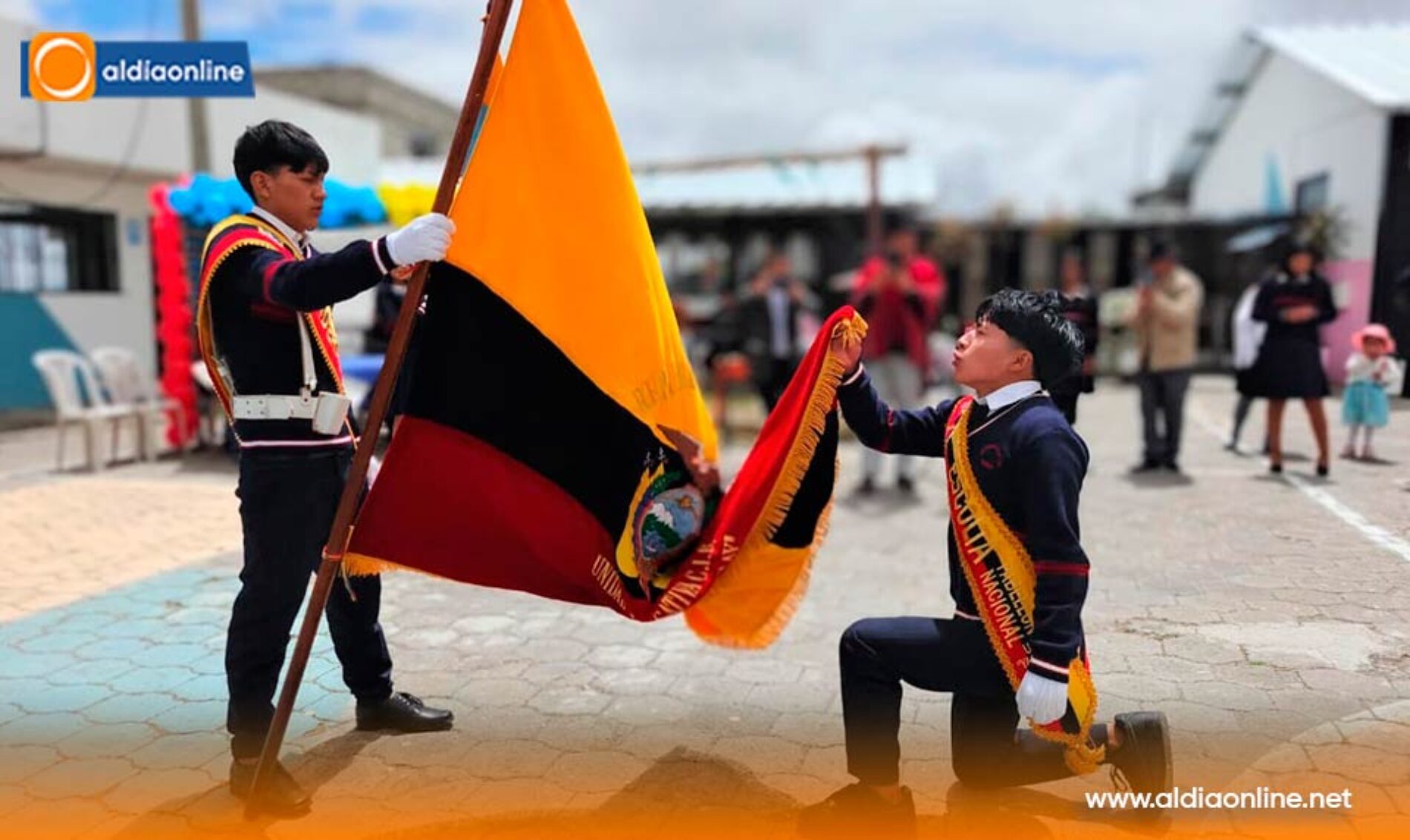 24.931 ESTUDIANTES DE LA ZONA 3 RINDEN HOMENAJE A LA BANDERA NACIONAL