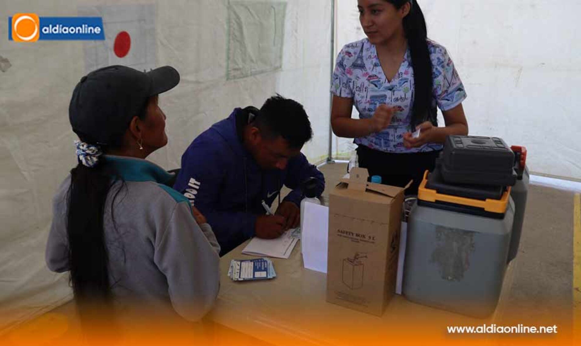 GOBERNADOR DE COTOPAXI ENTREGÓ KITS DE AYUDA HUMANITARIA EN EL CANTÓN SIGCHOS