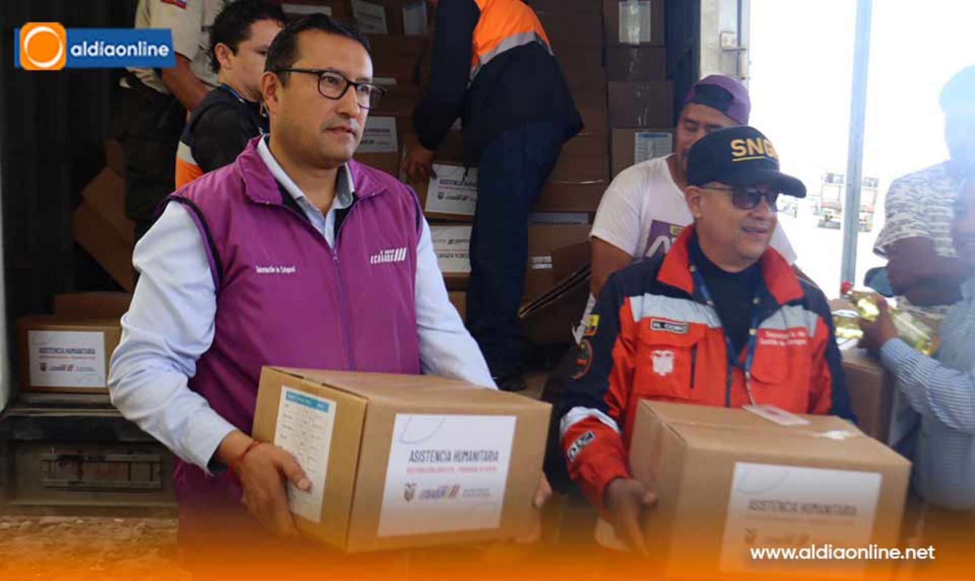GOBERNADOR DE COTOPAXI ENTREGÓ KITS DE AYUDA HUMANITARIA EN EL CANTÓN SIGCHOS