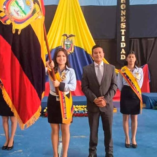 24.931 ESTUDIANTES DE LA ZONA 3 RINDEN HOMENAJE A LA BANDERA NACIONAL