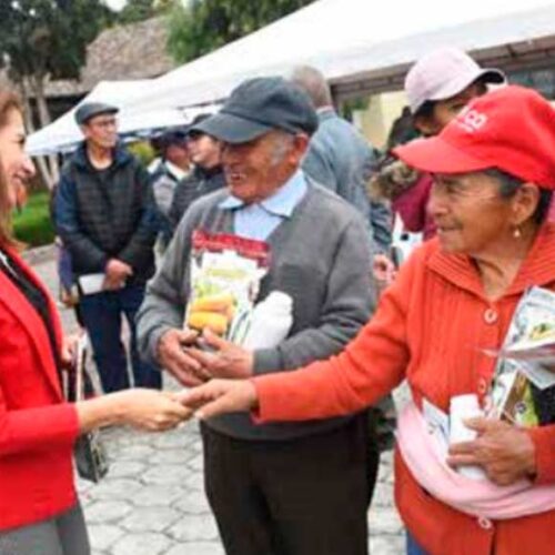 UTC IMPULSA EL AGRO CON ENTREGA DE SEMILLAS EN COTOPAXI