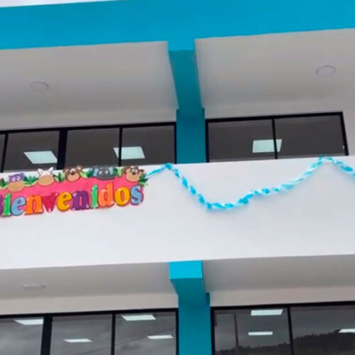 ALCALDE DE SAQUISILÍ INAUGURÓ BLOQUE DE AULAS  EN LA UNIDAD EDUCATIVA NACIONES UNIDAS