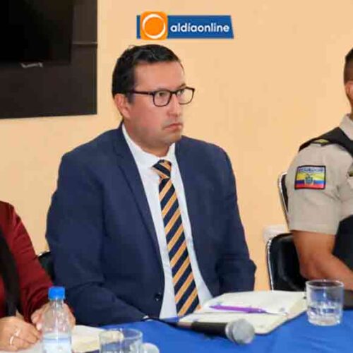 GOBERNADOR DE COTOPAXI ESCUCHÓ PEDIDO DE COMERCIANTES PARA DAR MOVILIDAD DE CIUDADANÍA EN CASCO URBANO