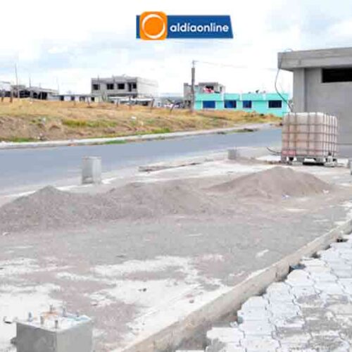PLAZA EN CARLOSAMA DESTINADA PARA VENTA DE HIERBA EN DOS SEMANAS ESTARÍA LISTA EN SAQUISILÍ (VIDEO)