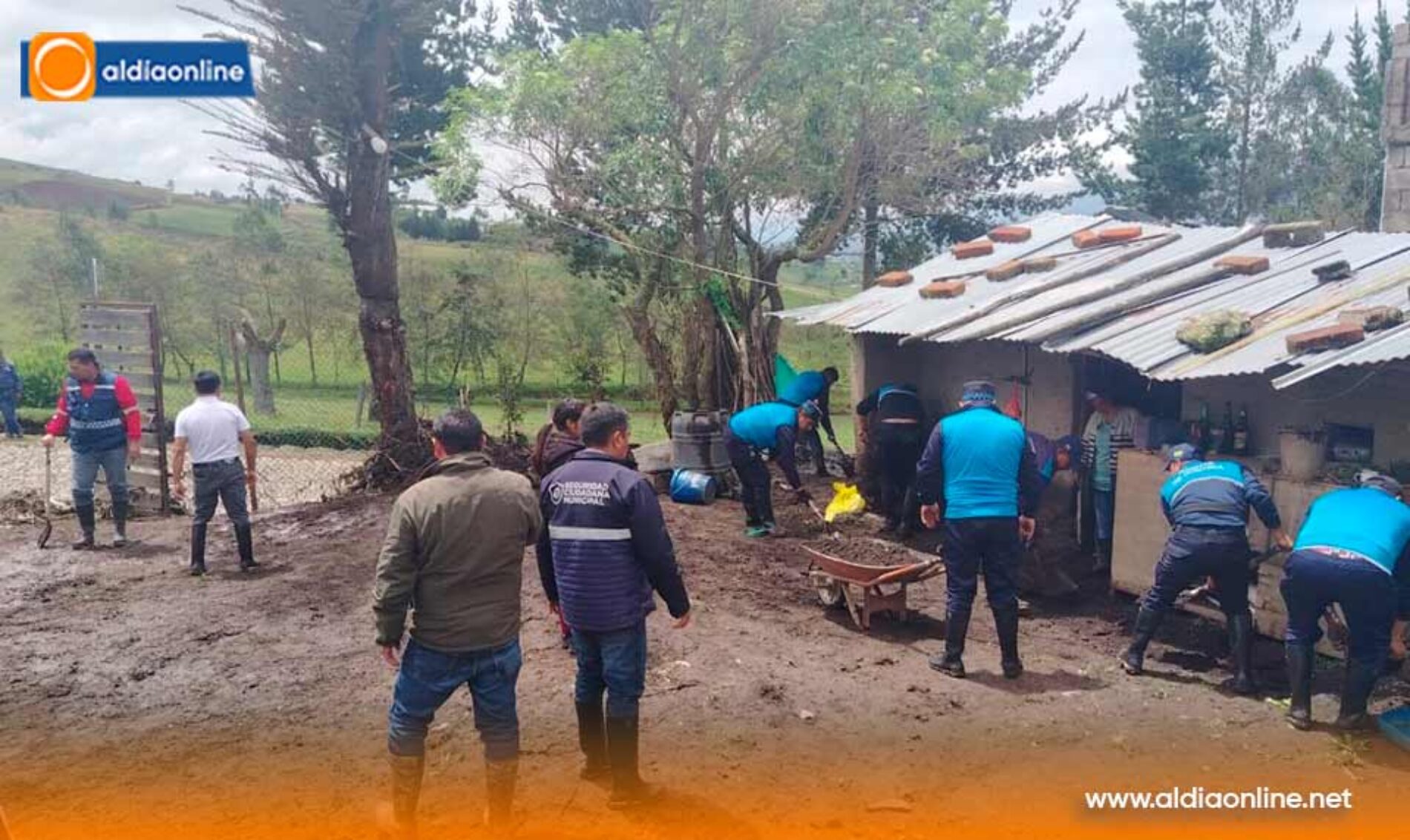 MUNICIPIO DE LATACUNGA ATIENDE EMERGENCIAS POR FUERTES LLUVIAS EN BELISARIO QUEVEDO