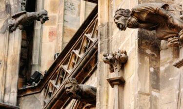 ¡SABÍAS QUE LAS GÁRGOLAS SON CRIATURAS LEGENDARIAS DE ASPECTO MONSTRUOSO Y TEMIBLE!