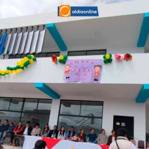 BLOQUE DE AULAS INAUGURÓ ALCALDE DE SAQUISILÍ EN U. E. GRAN COLOMBÍA