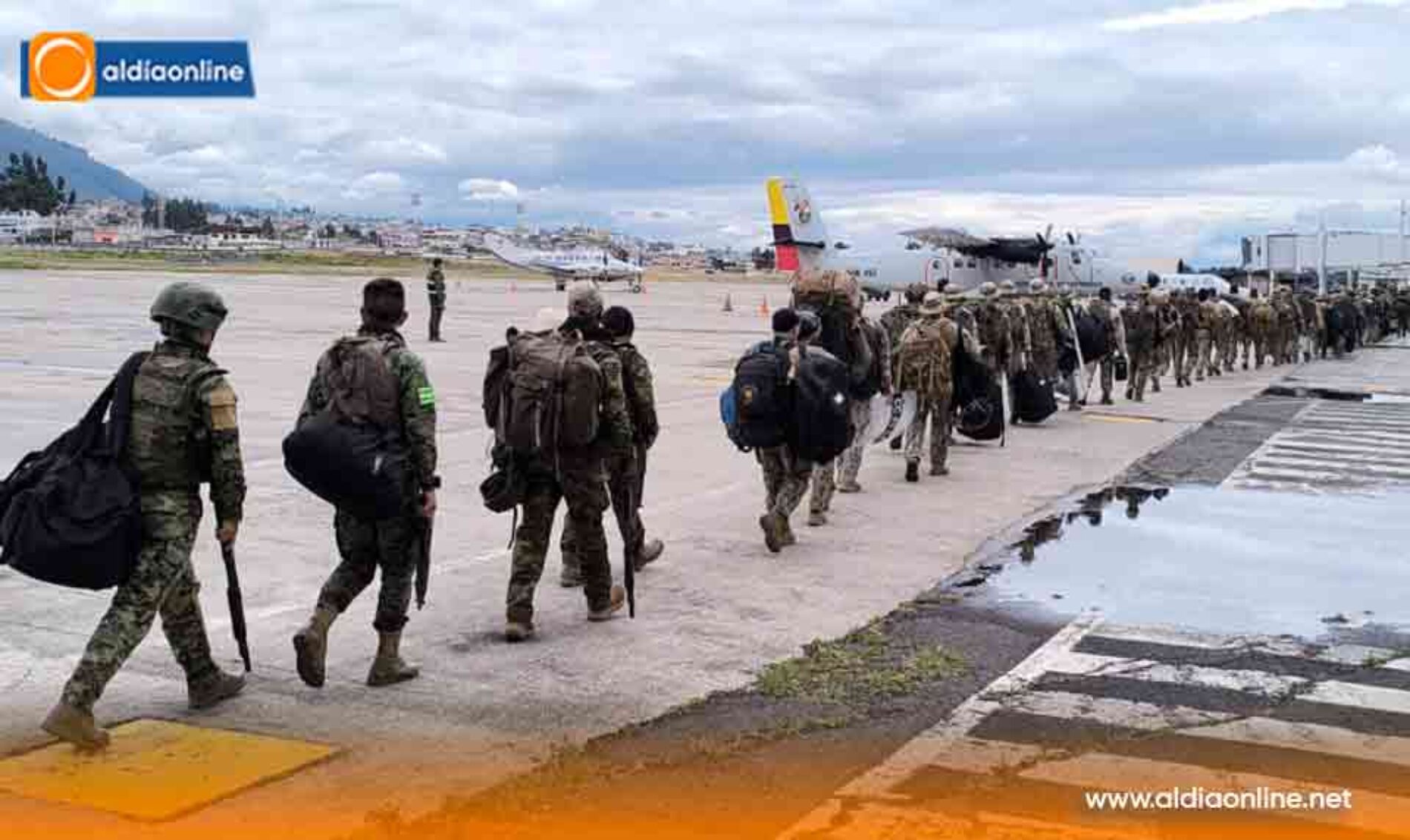3 MIL SOLDADOS LLEGARON AL AEROPUERTO COTOPAXI Y SE TRASLADARON A QUITO ANTE ANUNCIO DE TOMA POR PARTE DE LA CONAIE (VIDEO)