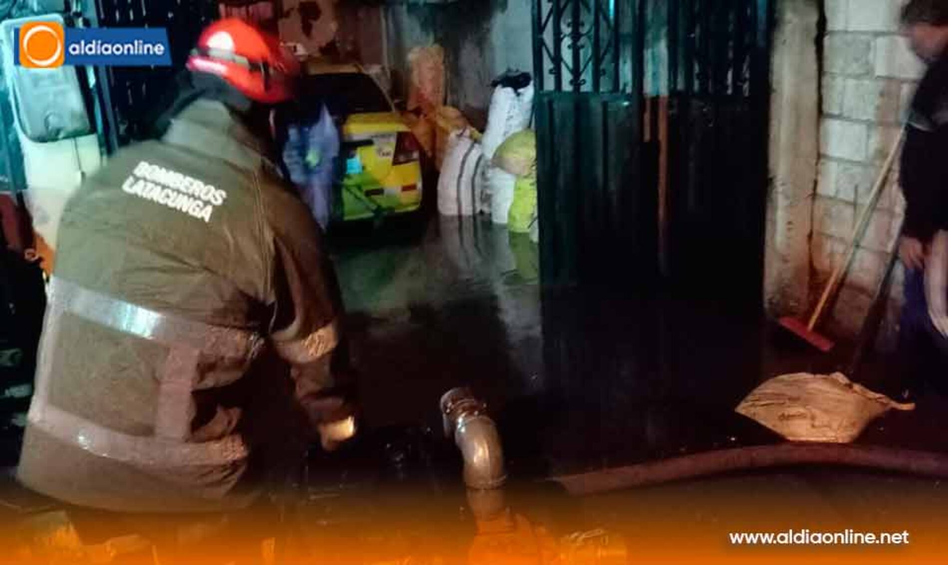 BOMBEROS LATACUNGA, ATENDIÓ ALERTAS POR INUNDACIONES DEBIDO A LAS INTENSAS LLUVIAS