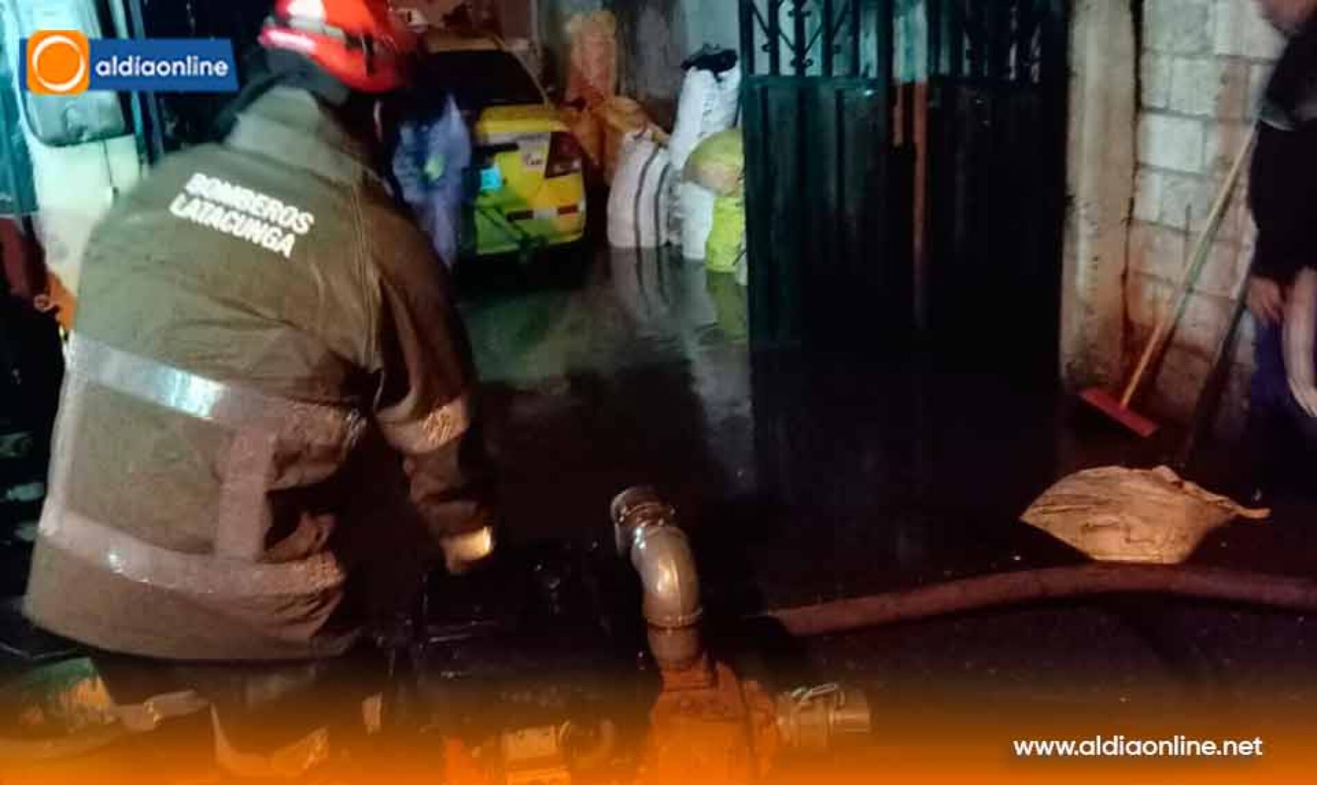 BOMBEROS LATACUNGA, ATENDIÓ ALERTAS POR INUNDACIONES DEBIDO A LAS INTENSAS LLUVIAS