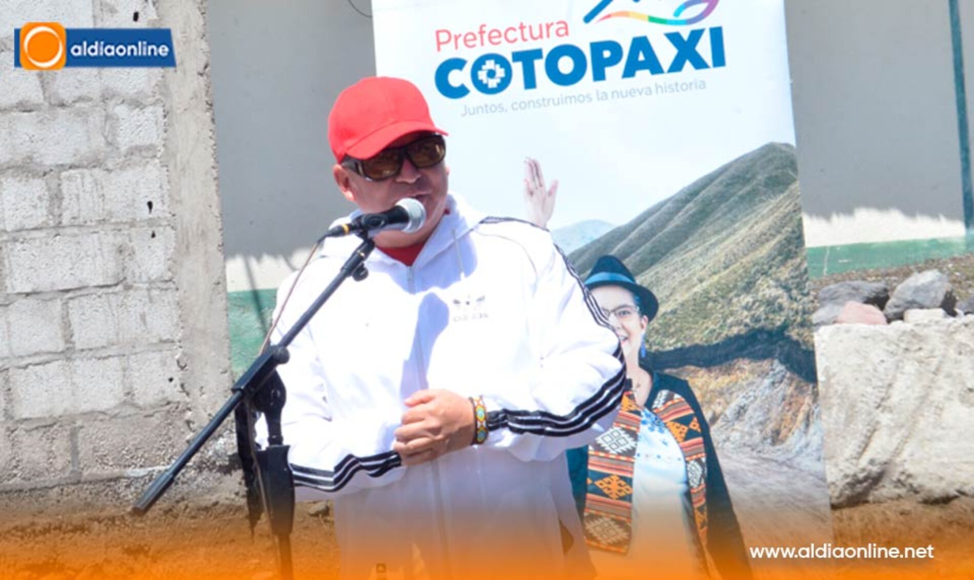 PREFECTURA INAUGURA ASFALTADO QUE UNE LAS PARROQUIAS DE  GUAYTACAMA (PILACOTO) CON TANICUCHI (SAN ANDRÉS)  (VIDEO)