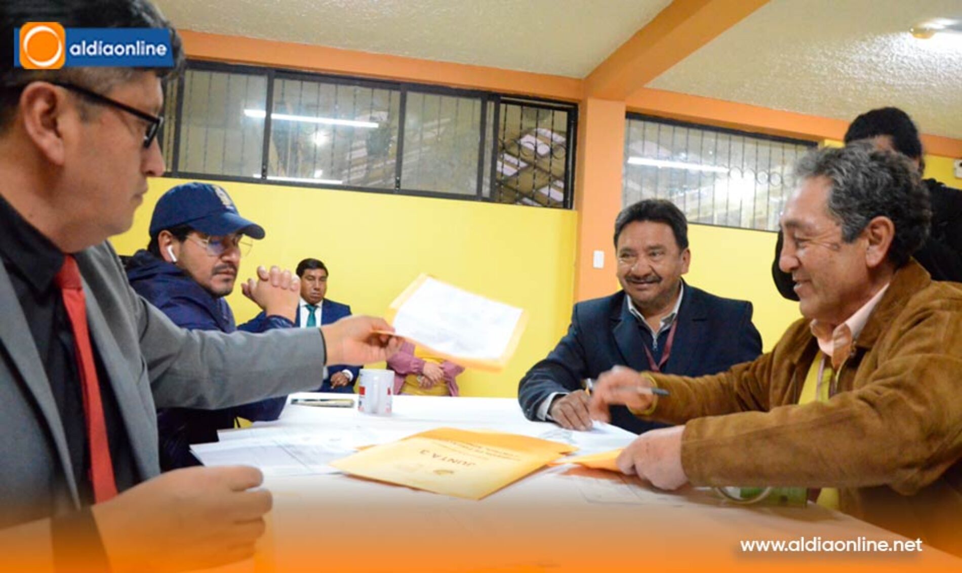 VOTO NULO SE IMPUSO EN LAS ELECCIONES DEL SINDICATO DE CHOFERES PROFESIONALES DE COTOPAXI (VIDEO)