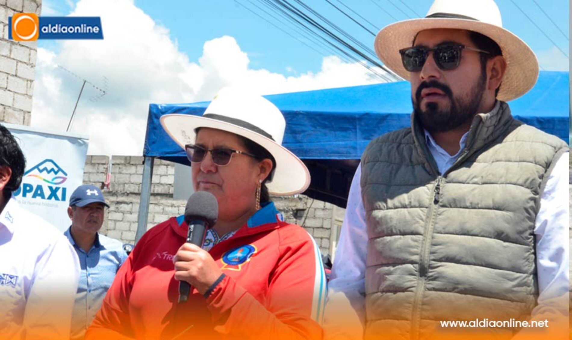 PREFECTURA INAUGURA ASFALTADO QUE UNE LAS PARROQUIAS DE  GUAYTACAMA (PILACOTO) CON TANICUCHI (SAN ANDRÉS)  (VIDEO)