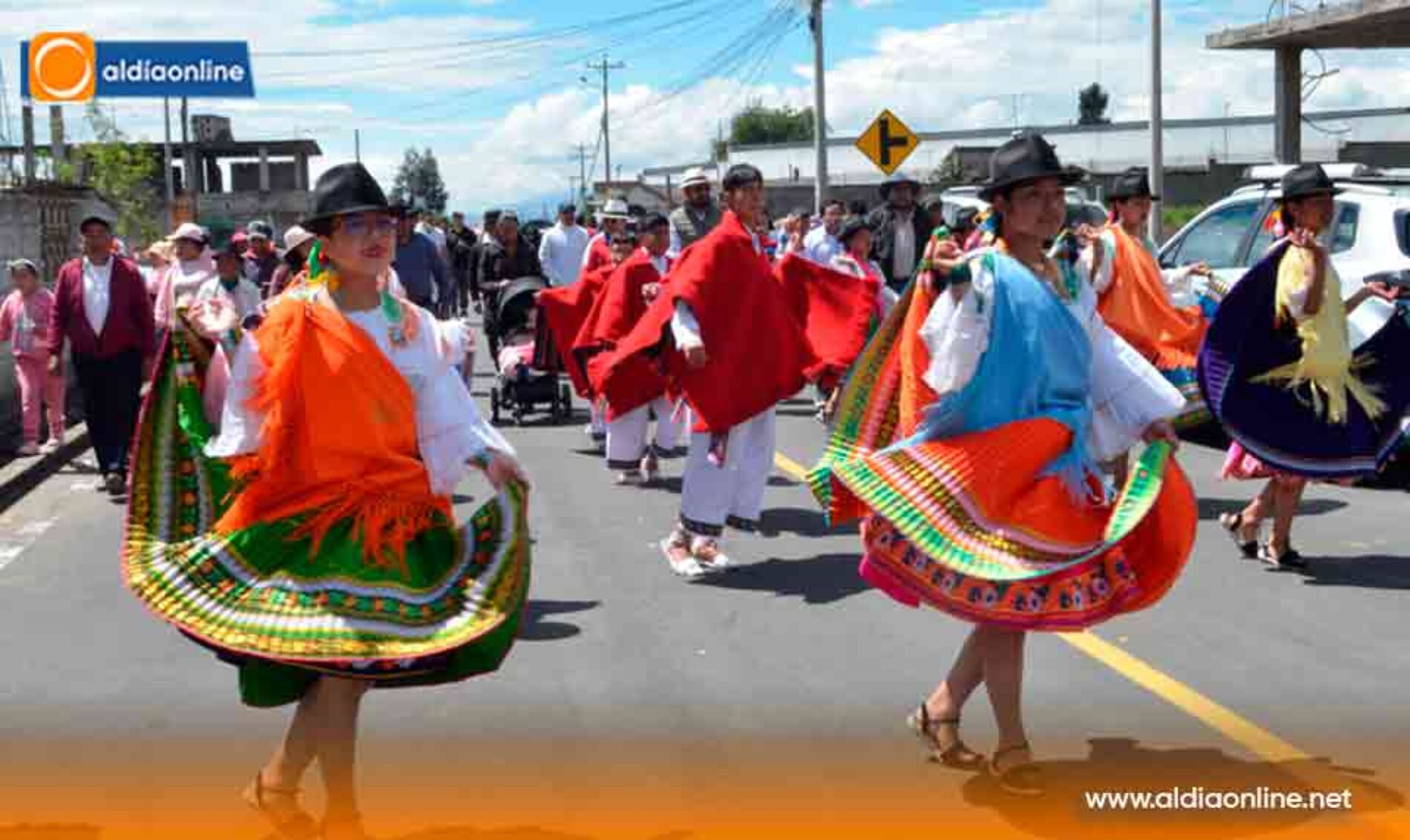 PREFECTURA INAUGURA ASFALTADO QUE UNE LAS PARROQUIAS DE  GUAYTACAMA (PILACOTO) CON TANICUCHI (SAN ANDRÉS)  (VIDEO)