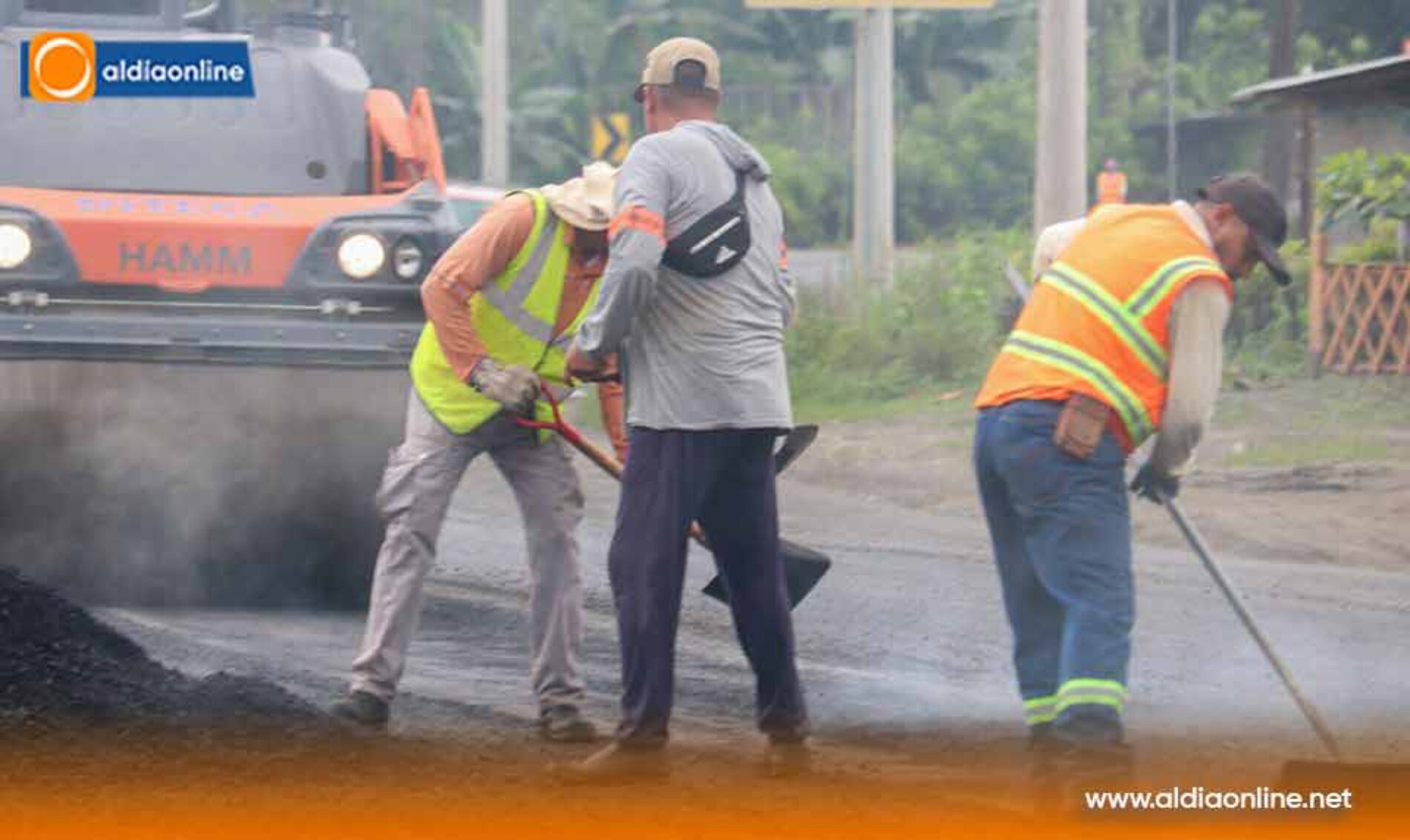 LA MANÁ INICIA BACHEO EMERGENTE EN LA E-30, TRAMO QUE CONECTA COTOPAXI Y LOS RÍOS