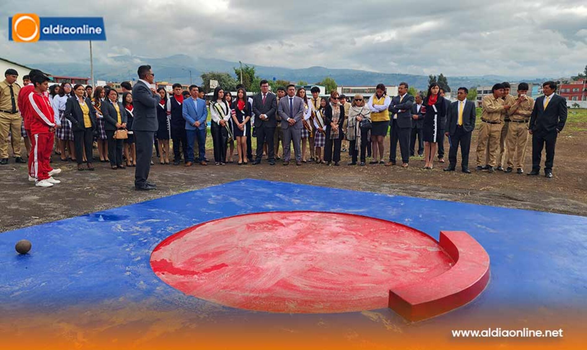 GAD MUNICIPAL RINDE HOMENAJE A LA UNIDAD EDUCATIVA SALCEDO EN SU ANIVERSARIO INSTITUCIONAL