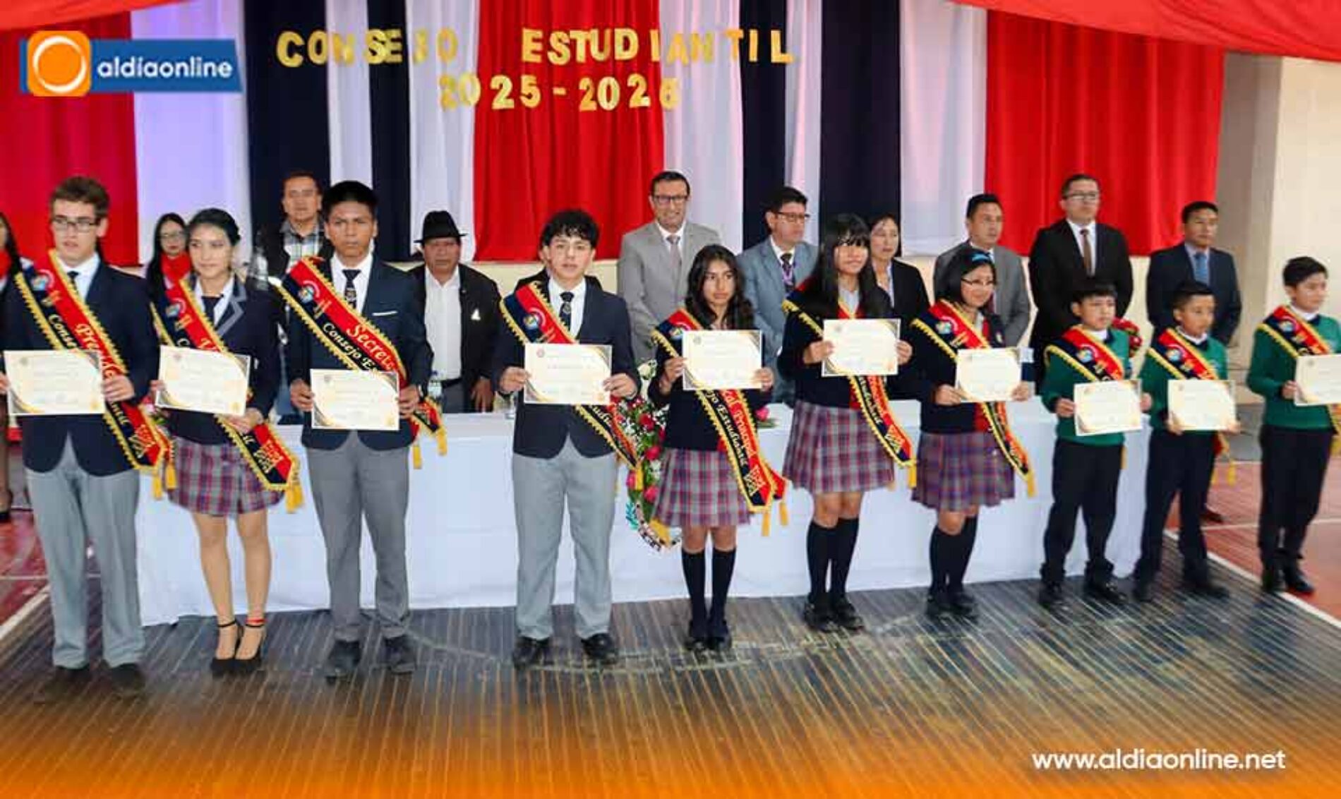 GOBERNADOR DE COTOPAXI PARTICIPA EN LA POSESIÓN DEL CONSEJO ESTUDIANTIL DE LA UNIDAD EDUCATIVA VELASCO IBARRA