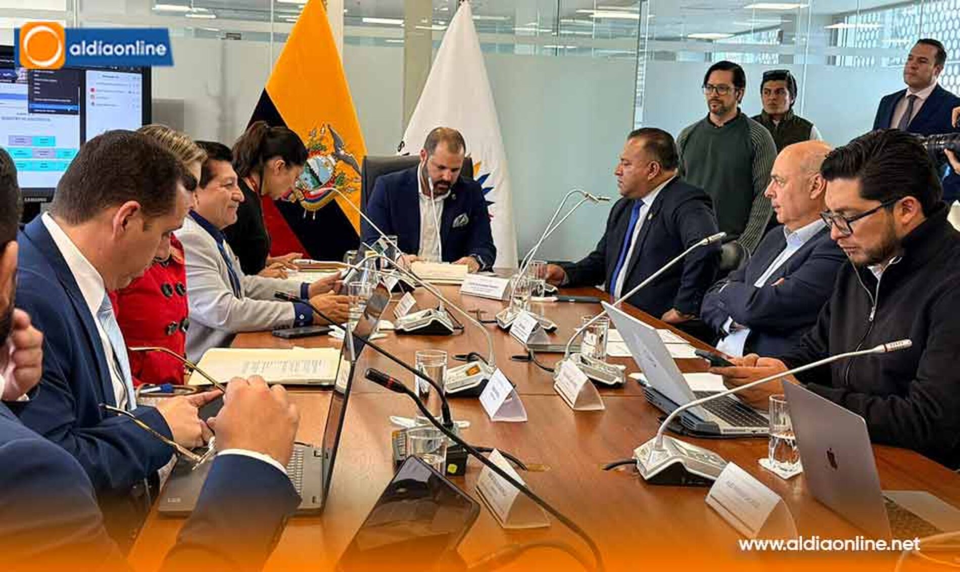 RECTOR DEL ISUC EXPONE EN LA ASAMBLEA NACIONAL LOS BENEFICIOS DEL PROYECTO DE LEY PARA EL IMPULSO DE LA FORMACIÓN DUAL