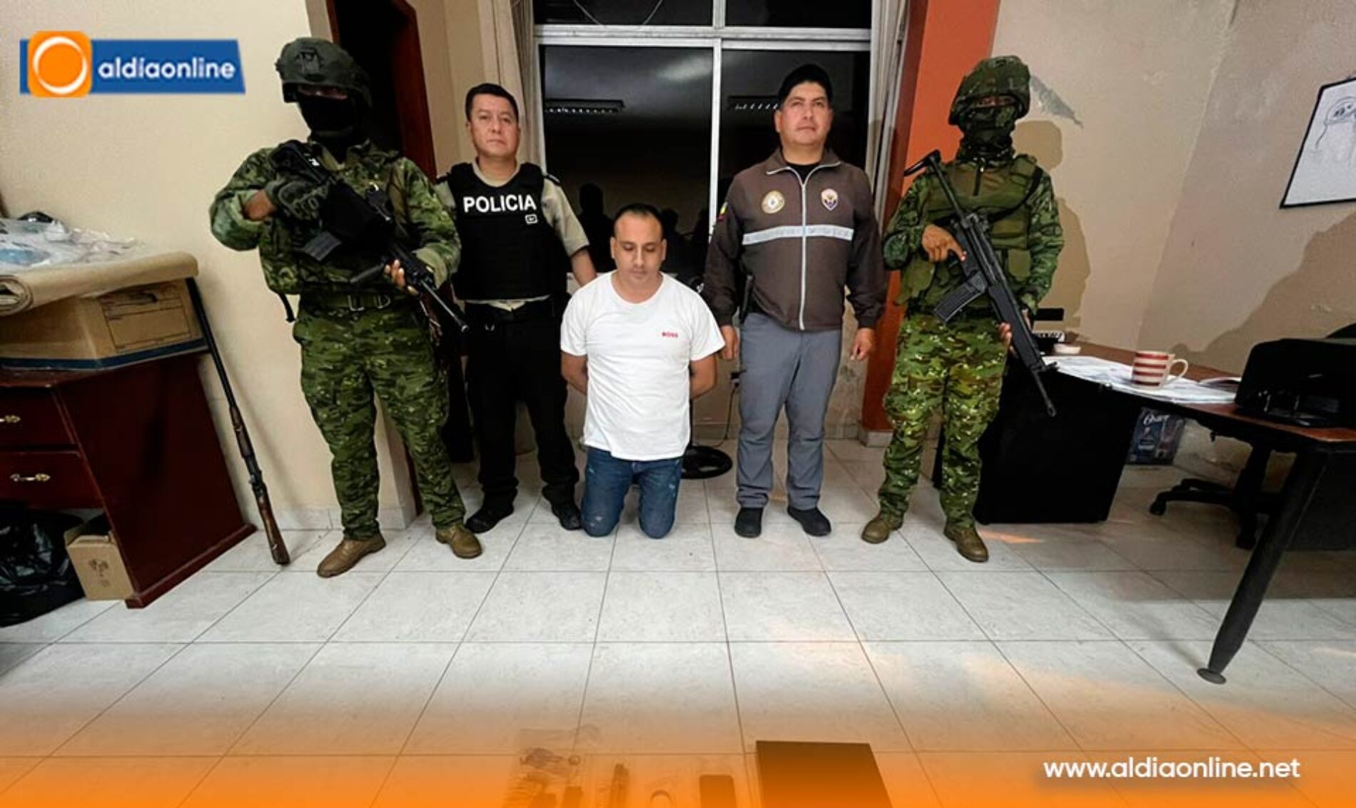 EJÉRCITO ECUATORIANO APREHENDE A CIUDADANO CON ARMA DE FUEGO Y MUNICIONES EN LA MANÁ