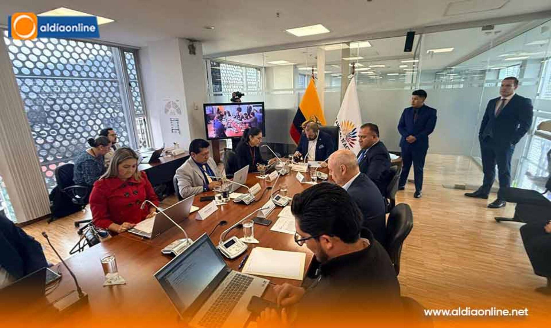 RECTOR DEL ISUC EXPONE EN LA ASAMBLEA NACIONAL LOS BENEFICIOS DEL PROYECTO DE LEY PARA EL IMPULSO DE LA FORMACIÓN DUAL