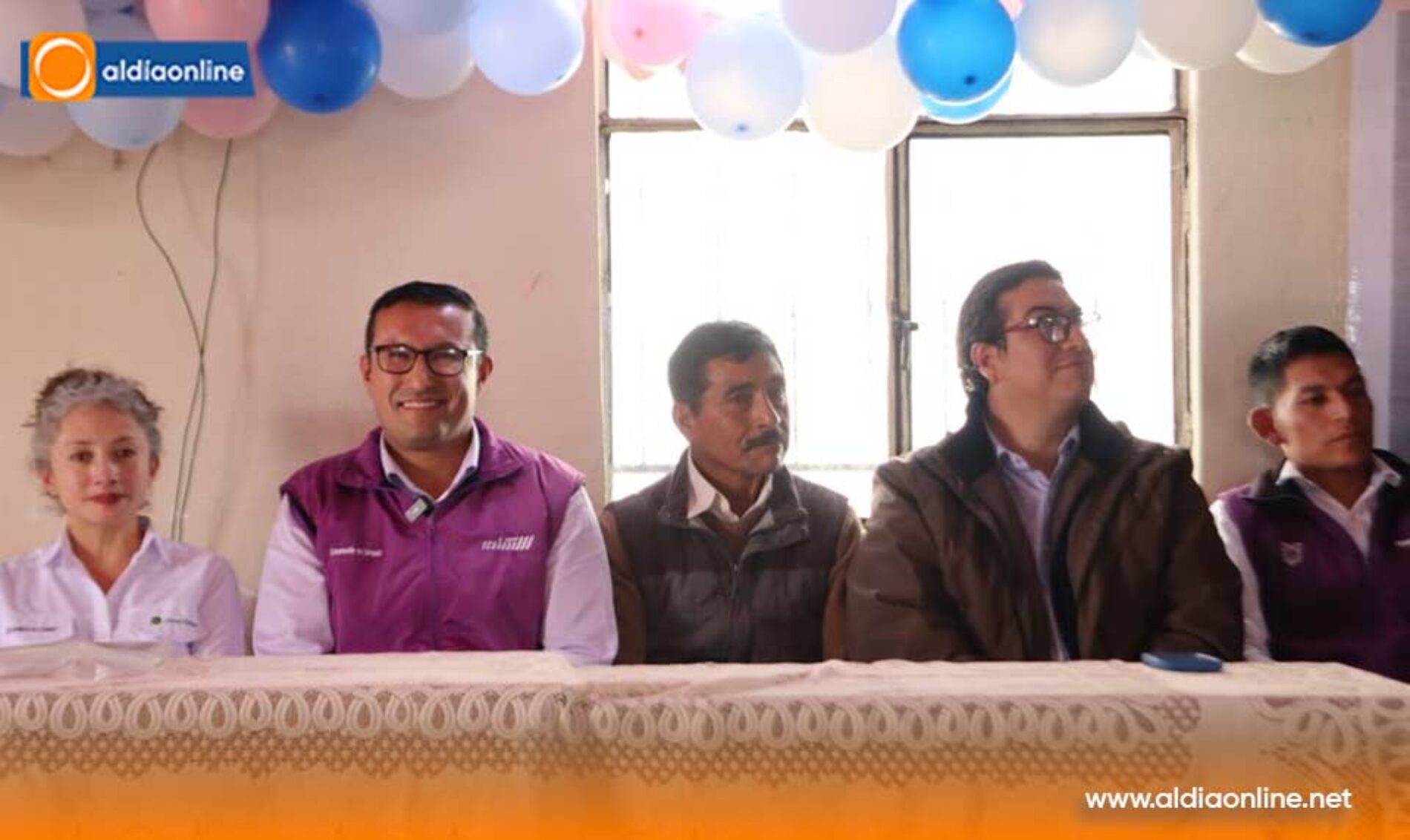 GOBERNADOR DE COTOPAXI ENTREGA TRACTORES EN TOACASO Y RATIFICA CONTINUAR TRABAJANDO HASTA DECISIÓN DEL GOBIERNO NACIONAL