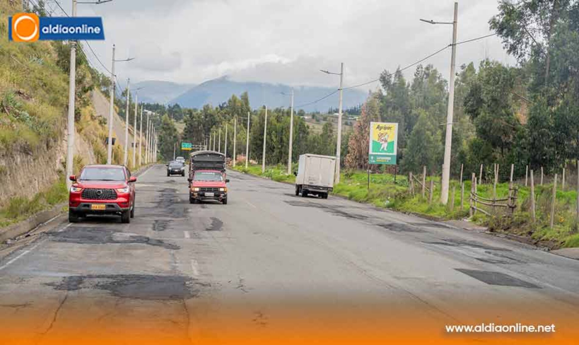 PREFECTURA DE COTOPAXI EJECUTA BACHEO EMERGENTE EN LA VÍA LATACUNGA–PUJILÍ ANTE DETERIORO VIAL
