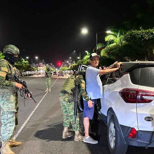 EJÉRCITO ECUATORIANO REFUERZA SEGURIDAD EN QUEVEDO DURANTE EL FERIADO
