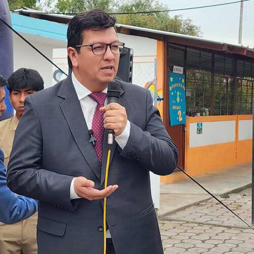 GAD MUNICIPAL RINDE HOMENAJE A LA UNIDAD EDUCATIVA SALCEDO EN SU ANIVERSARIO INSTITUCIONAL