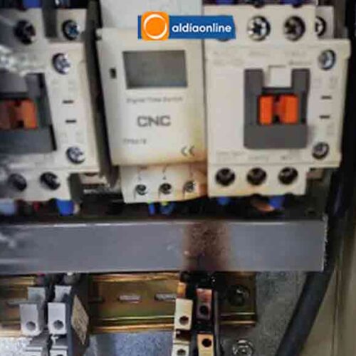 CONEXIÓN CLANDESTINA PROVOCA  SOBRECALENTAMIENTO Y DAÑOS  ELÉCTRICOS EN LA PLAZA 18 DE OCTUBRE