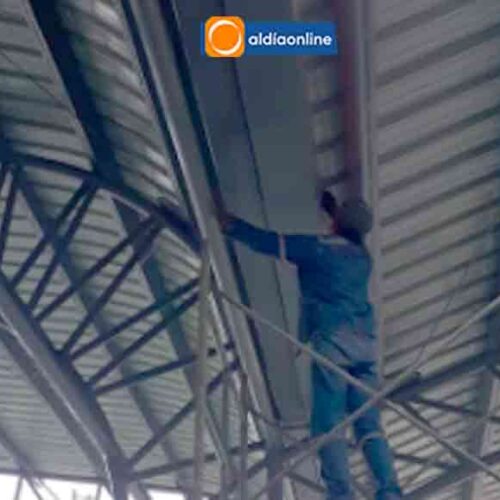 MALOS HÁBITOS CIUDADANOS CAUSARON FILTRACIONES EN LA NUEVA CUBIERTA DE LA PLAZA 18 DE OCTUBRE Y CORRE GARANTÍA TÉCNICA