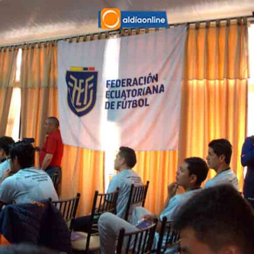 ENTRENADORES DE COTOPAXI FORTALECEN SUS COMPETENCIAS EN SEMINARIO AVALADO POR LA FEF (VIDEO)
