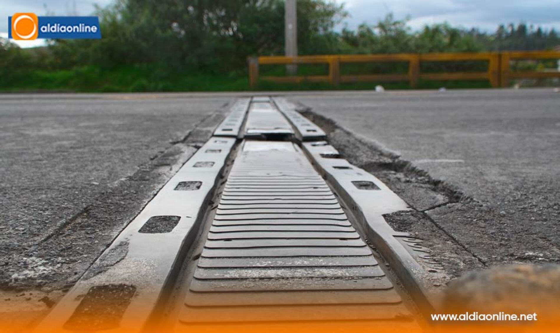INICIA EL CAMBIO DE JUNTAS DE NEOPRENO PUENTE DE LA AV. ELOY ALFARO (CARRIL DERECHO: SUR  NORTE)