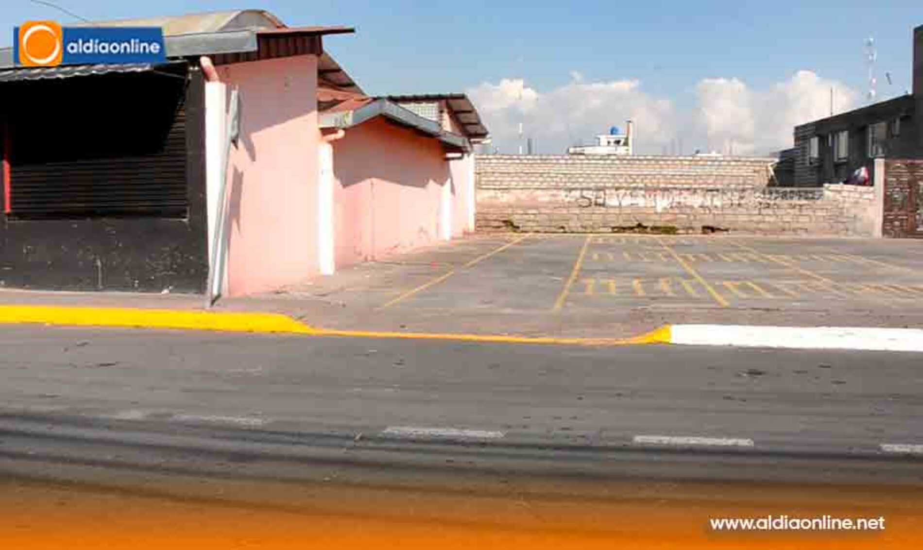INICIA LA DEMOLICIÓN DEL MERCADO JUAN MONTALVO COMO PARTE DEL PROYECTO DE CONSTRUCCIÓN DEL NUEVO CENTRO COMERCIAL MUNICIPAL