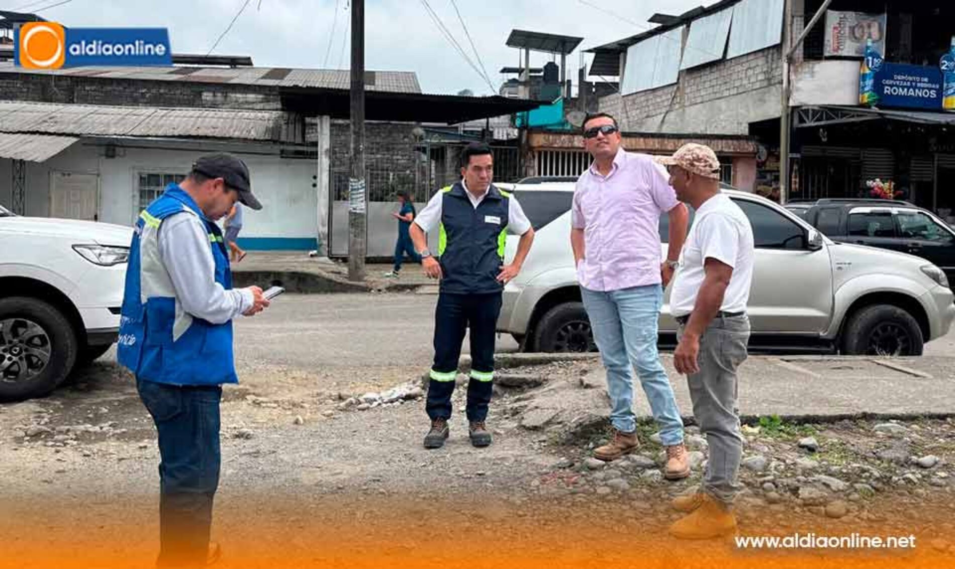 GOBERNADOR DE COTOPAXI Y ELEPCO RECORREN LA MANÁ PARA FORTALECER EL ALUMBRADO PÚBLICO Y LA SEGURIDAD