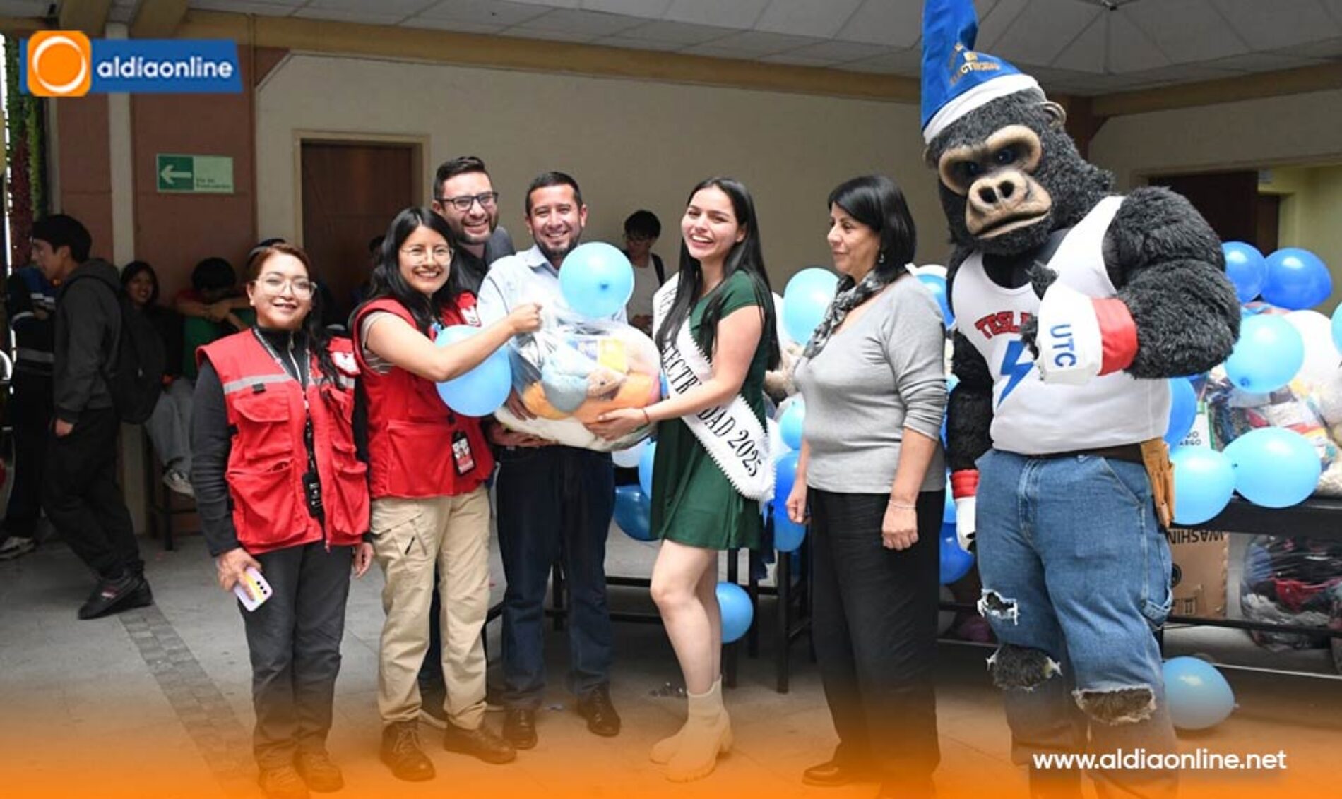 SOLIDARIDAD UNIVERSITARIA: FACULTAD DE CIYA  DE LA UTC ENTREGA JUGUETES Y VÍVERES A LA CRUZ ROJA