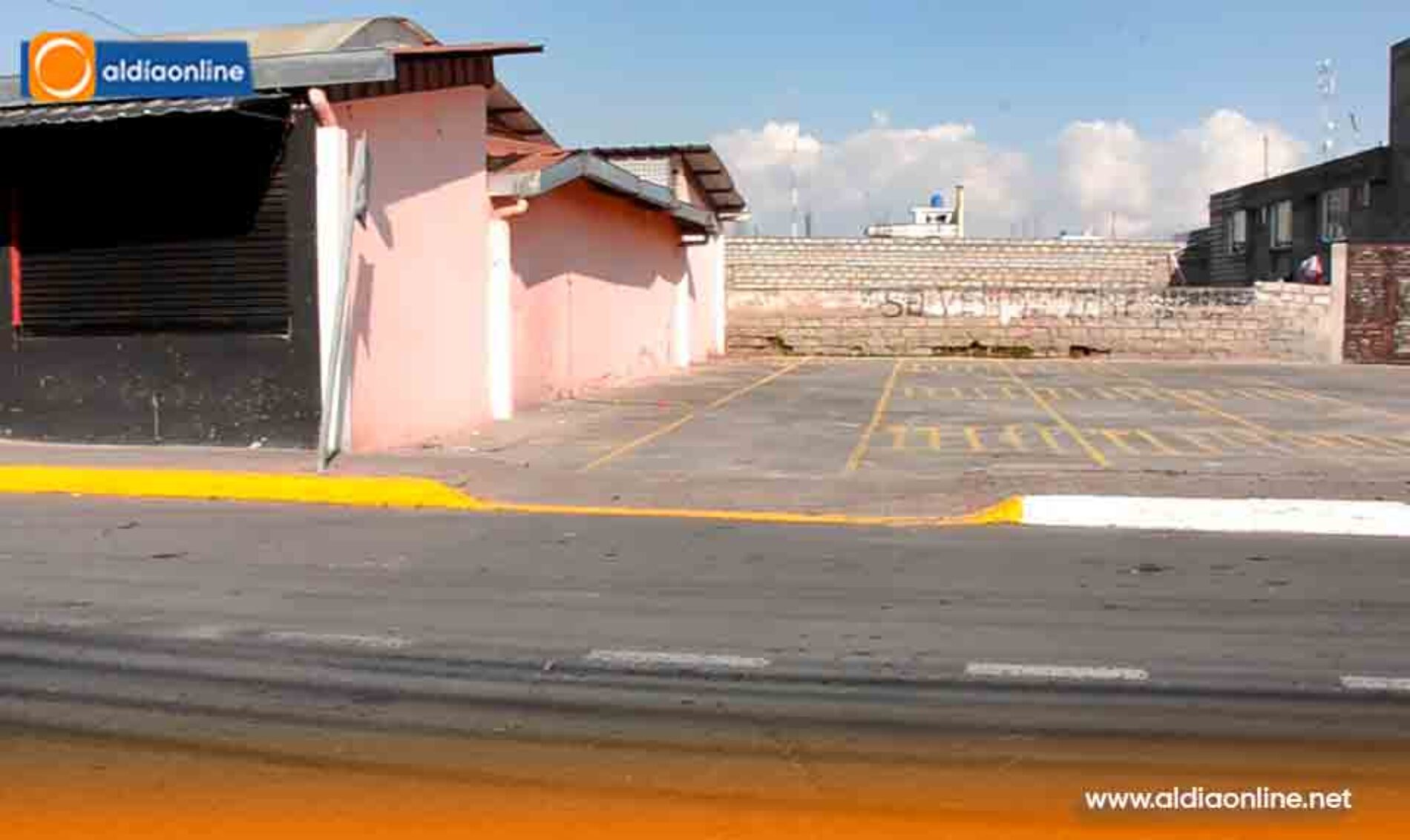 INICIA LA DEMOLICIÓN DEL MERCADO JUAN MONTALVO COMO PARTE DEL PROYECTO DE CONSTRUCCIÓN DEL NUEVO CENTRO COMERCIAL MUNICIPAL