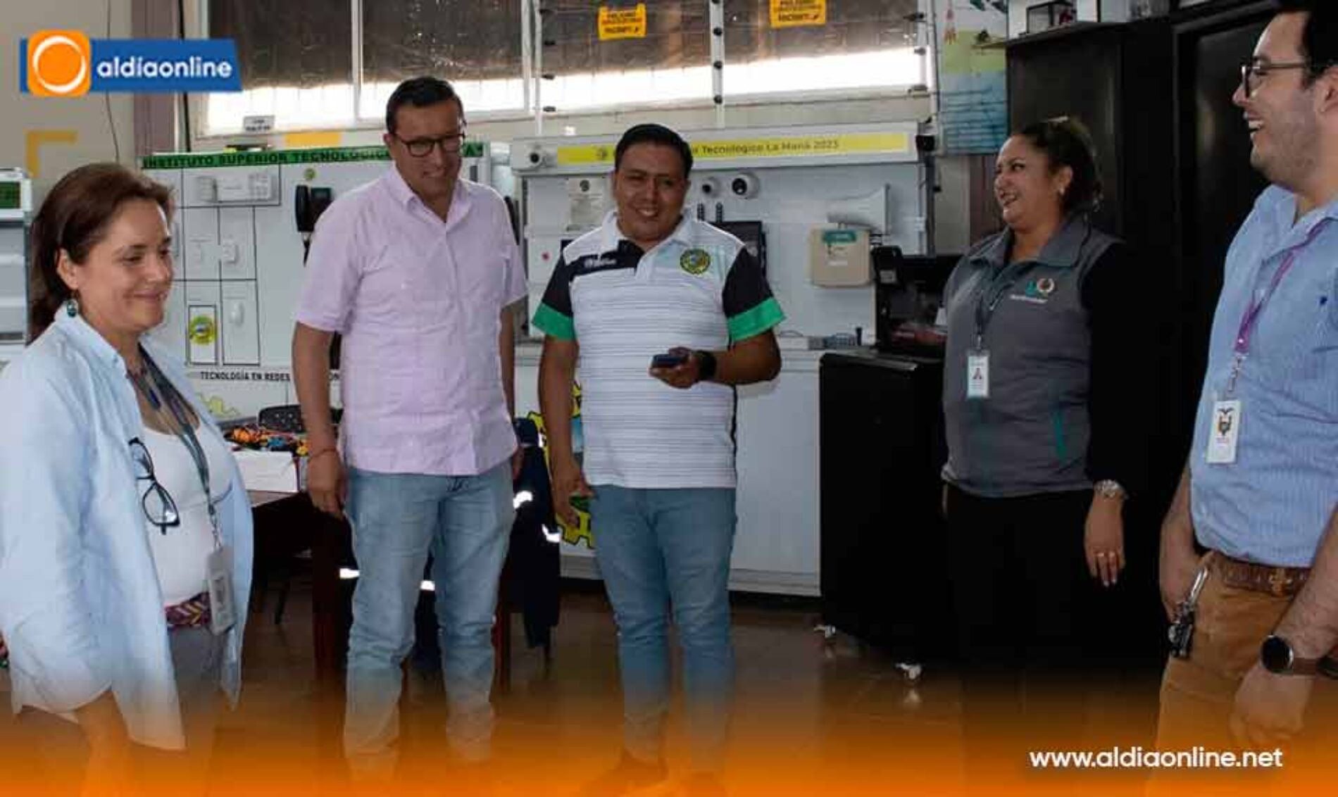 GOBERNADOR DE COTOPAXI Y ELEPCO RECORREN LA MANÁ PARA FORTALECER EL ALUMBRADO PÚBLICO Y LA SEGURIDAD
