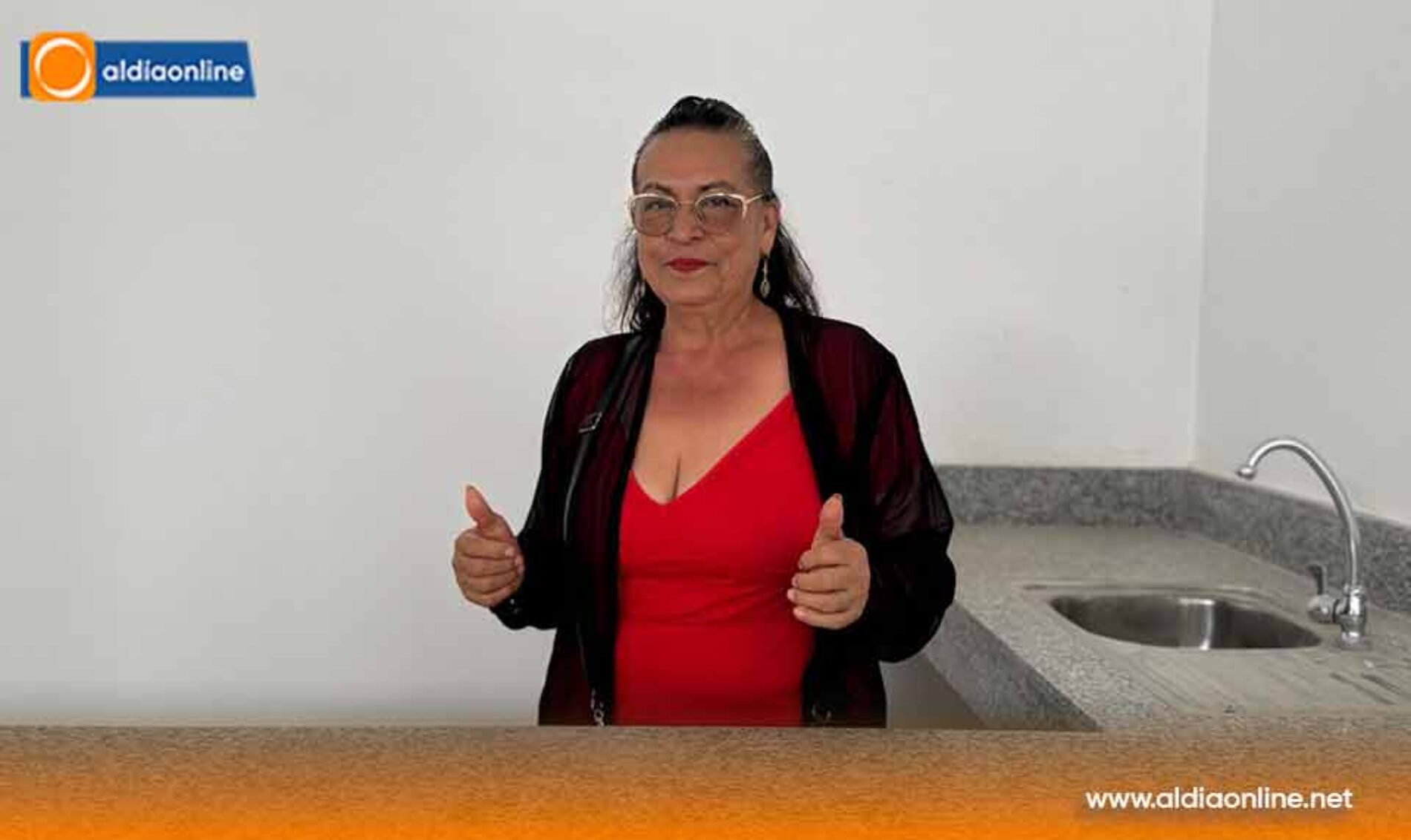 COMERCIANTES DE LA MANÁ RECORREN EL NUEVO MERCADO CENTRAL