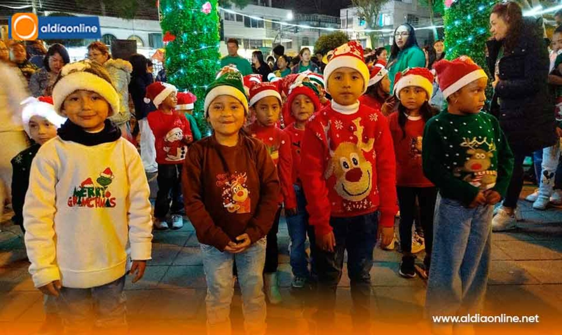 SAQUISILÍ ENCENDIÓ LA MAGIA DE LA NAVIDAD CON UN EMOTIVO ACTO EN EL PARQUE CENTRAL