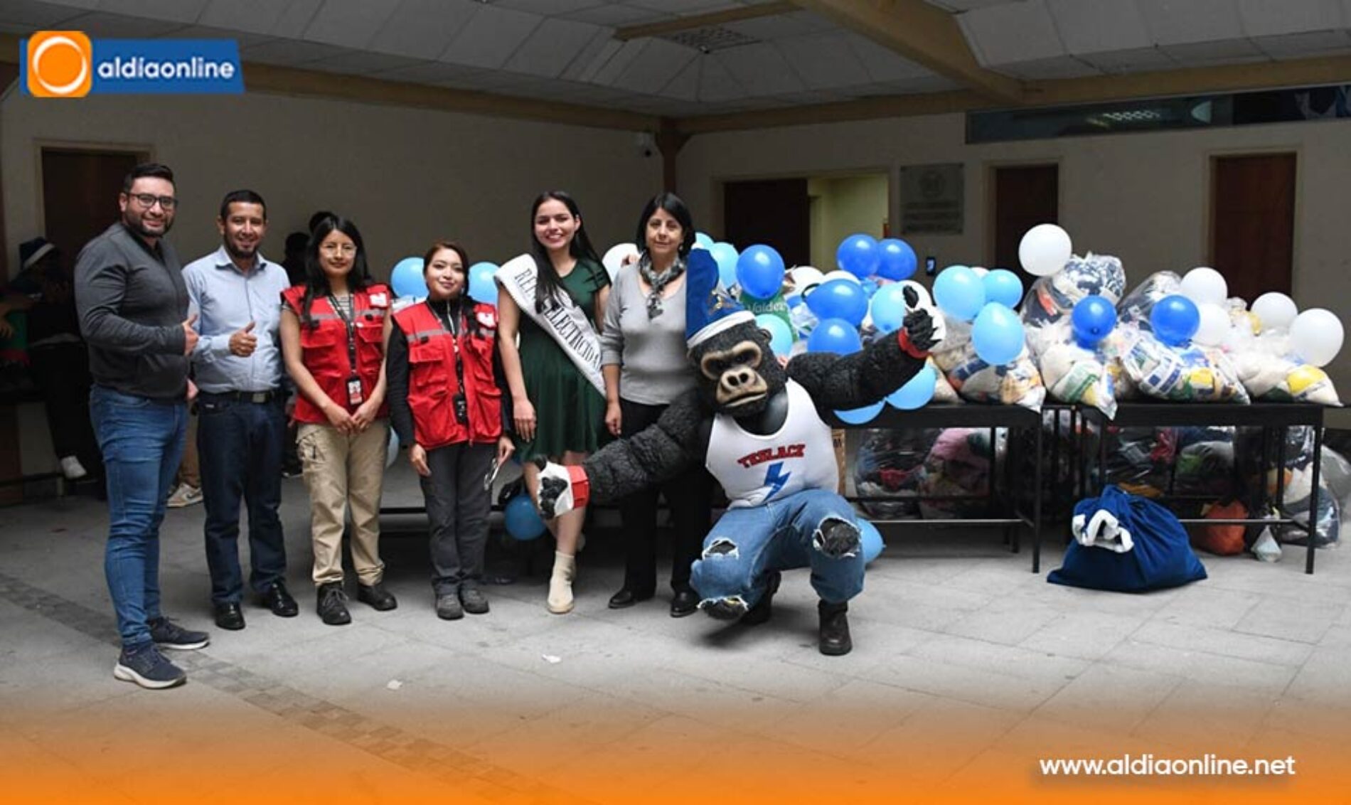 SOLIDARIDAD UNIVERSITARIA: FACULTAD DE CIYA  DE LA UTC ENTREGA JUGUETES Y VÍVERES A LA CRUZ ROJA