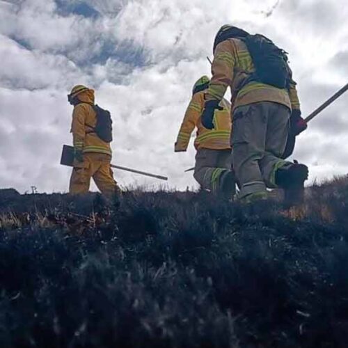 BOMBEROS DE LATACUNGA CONTROLA INCENDIOS FORESTALES EN LOS ILINIZAS Y SIGCHOS