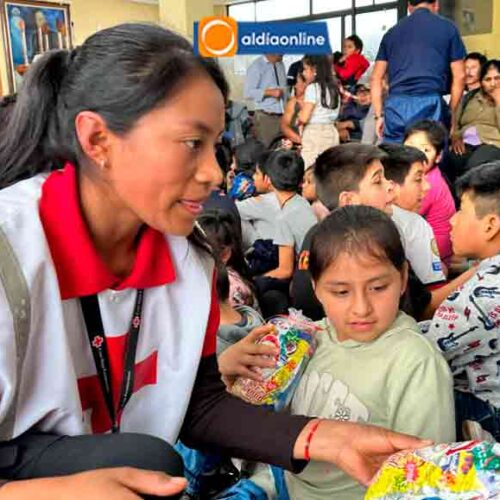 “ABRÁZAME NAVIDAD” ILUMINÓ PANGUA Y LA SOLIDARIDAD DE LA RED DE MUJERES DE COTOPAXI CERRÓ EL 2025 CON ESPERANZA
