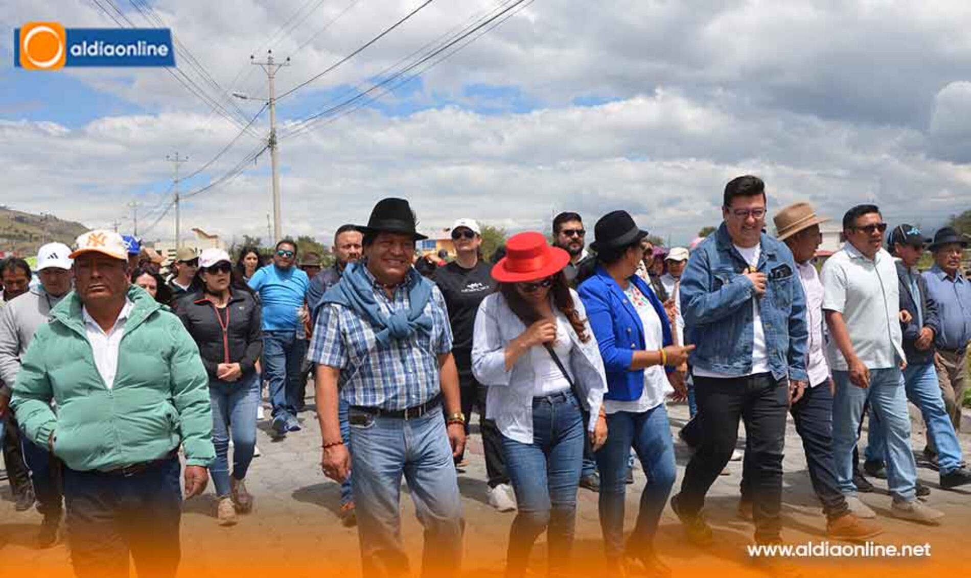 ALCALDÍA DE SALCEDO INAUGURA LA VÍA NÚMERO 37 EN SAN ANDRÉS DE PILALÓ.(VIDEO)