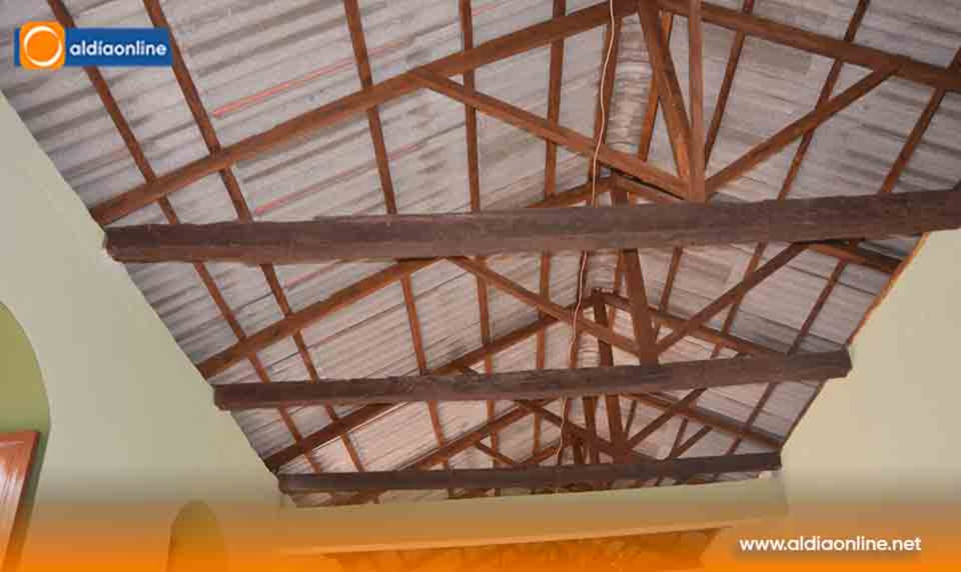 MANTENIMIENTO INTEGRAL DEL EX SALÓN EUGENIO ESPEJO PRESERVA PATRIMONIO COLONIAL DE GUAYTACAMA.(VIDEO)