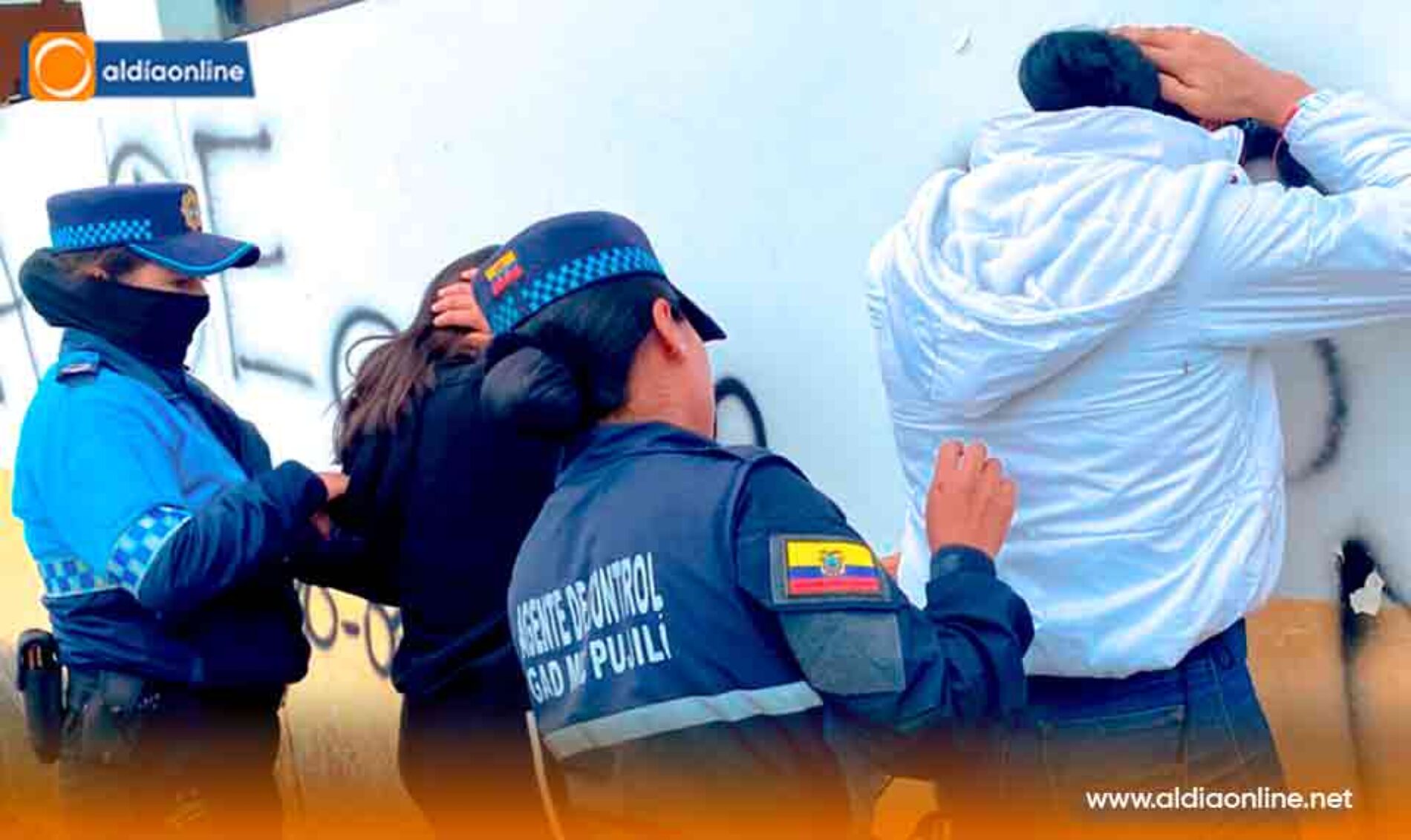 AGENTES DE CONTROL MUNICIPAL Y POLICÍA NACIONAL RECUPERAn ESPACIOS PÚBLICOS ANTE EL AVANCE DEL DESORDEN Y LA INSEGURIDAD