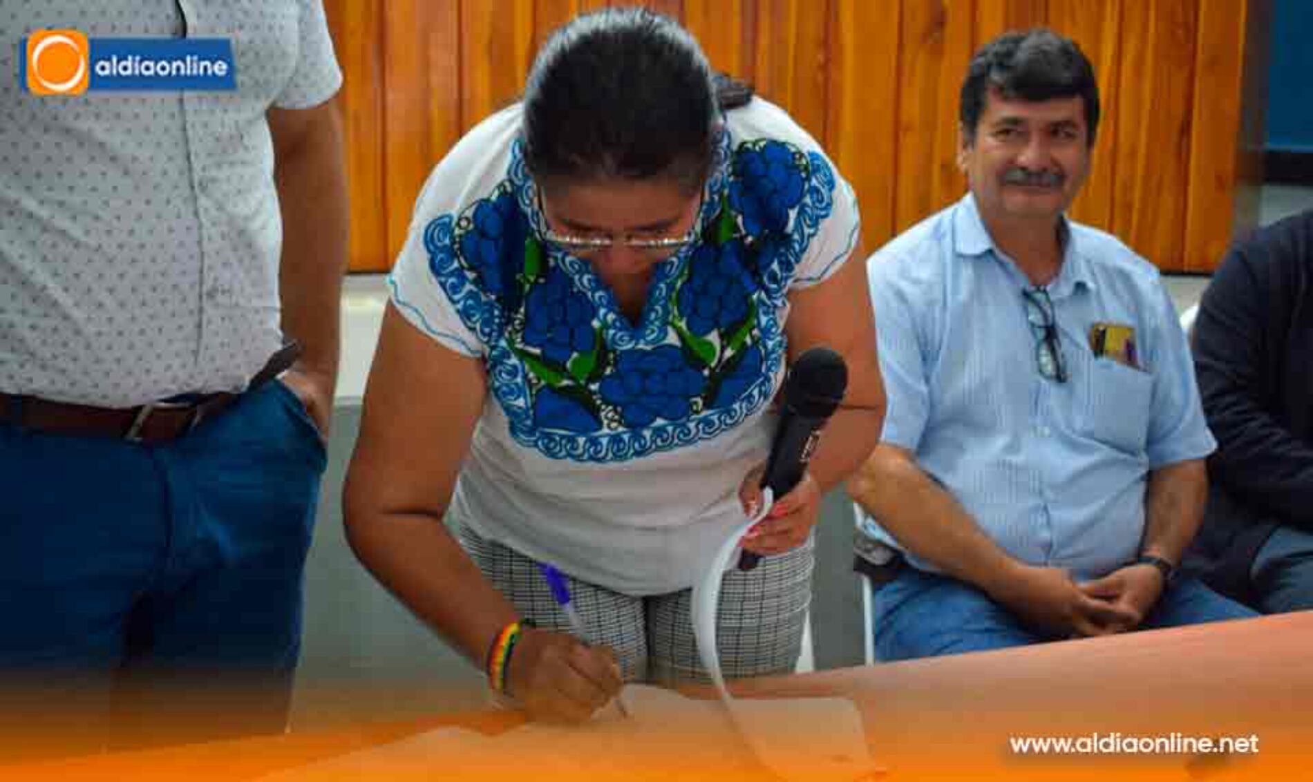 PREFECTURA FIRMA CONVENIO Y  CONSOLIDA OBRAS VIALES CLAVE QUE IMPULSAN EL DESARROLLO DEL SUBTRÓPICO DE COTOPAXI