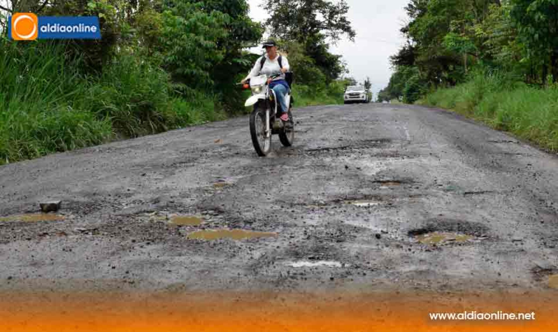 PREFECTURA FIRMA CONVENIO Y  CONSOLIDA OBRAS VIALES CLAVE QUE IMPULSAN EL DESARROLLO DEL SUBTRÓPICO DE COTOPAXI