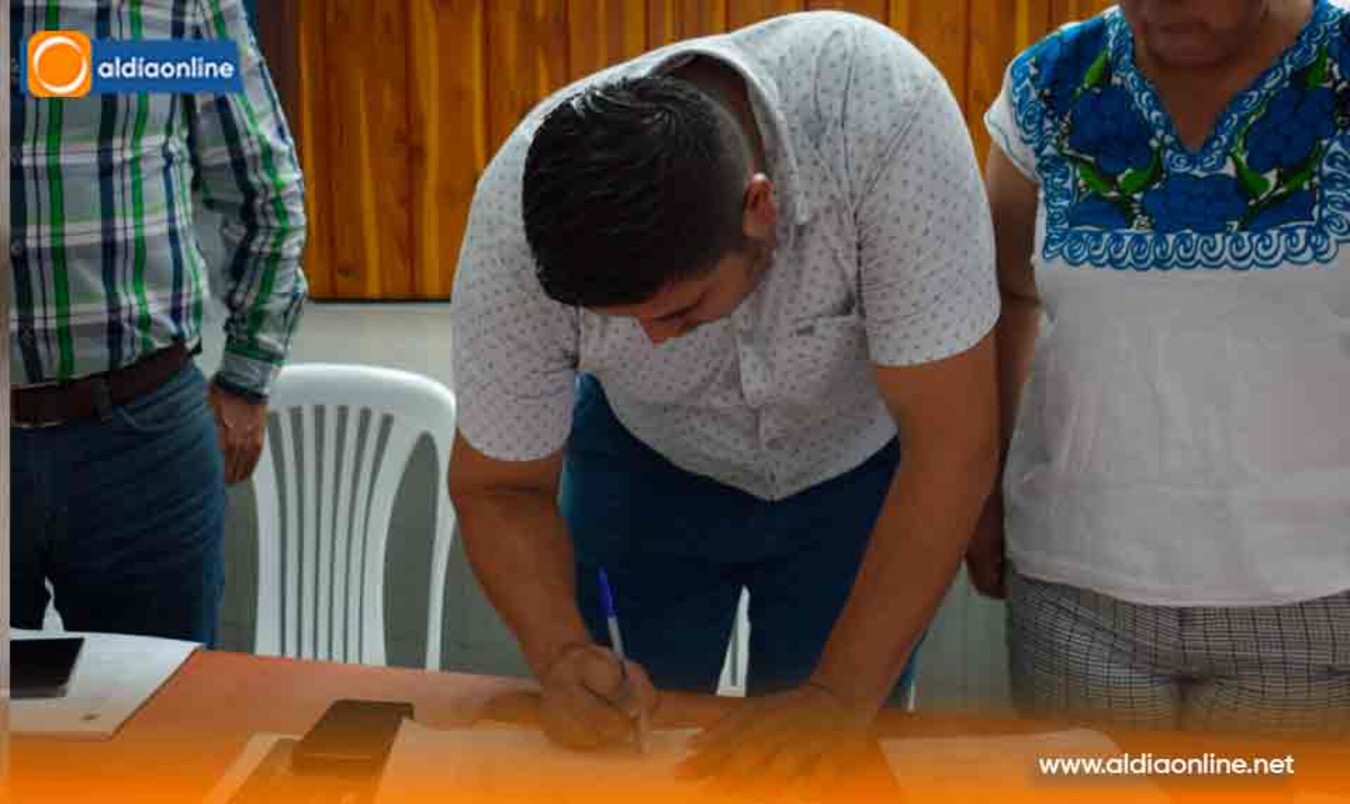 PREFECTURA FIRMA CONVENIO Y  CONSOLIDA OBRAS VIALES CLAVE QUE IMPULSAN EL DESARROLLO DEL SUBTRÓPICO DE COTOPAXI