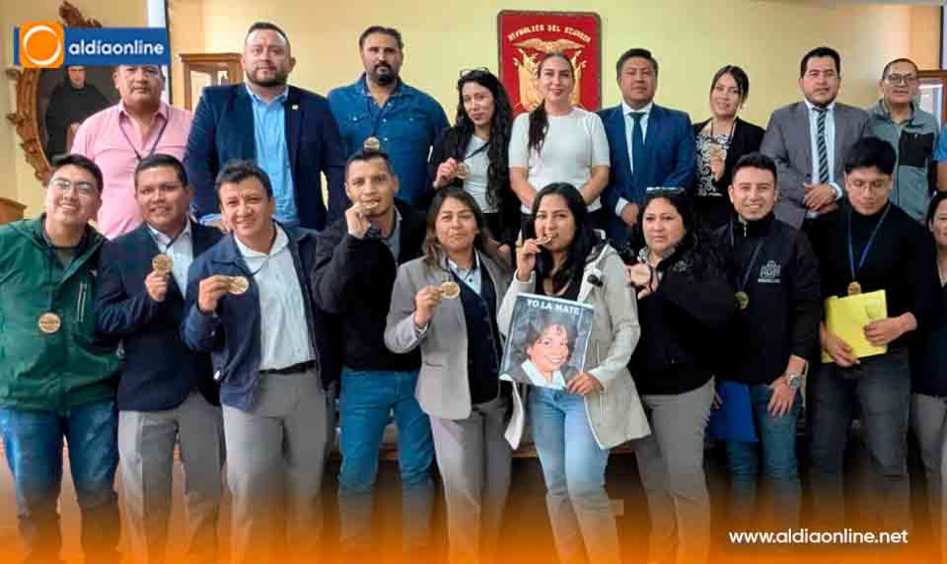 PREMIARON A LOS GANADORES DE AÑOS VIEJOS Y PARODIAS DEL 31 DE DICIEMBRE EL MUNICIPIO DE SALCEDO