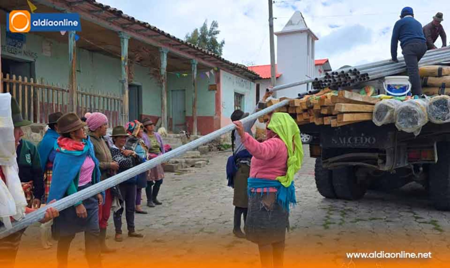 ALCALDE DE SALCEDO IMPULSA MEJORA DEL ESTADIO EN LA CONSOLACIÓN DE CUSUBAMBA CON INVERSIÓN DE 30 MIL DÓLARES
